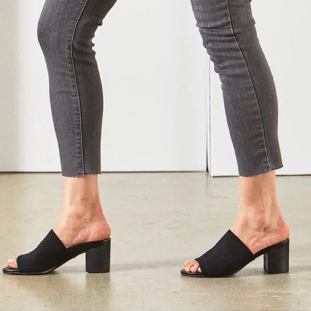 New VIONIC FLEUR BLACK FABRIC BLOCK HEEL SANDAL size 7